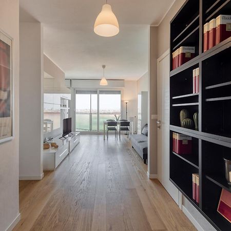 Omodeo, 19 - Ampio E Panoramico Lägenhet Milano Exteriör bild