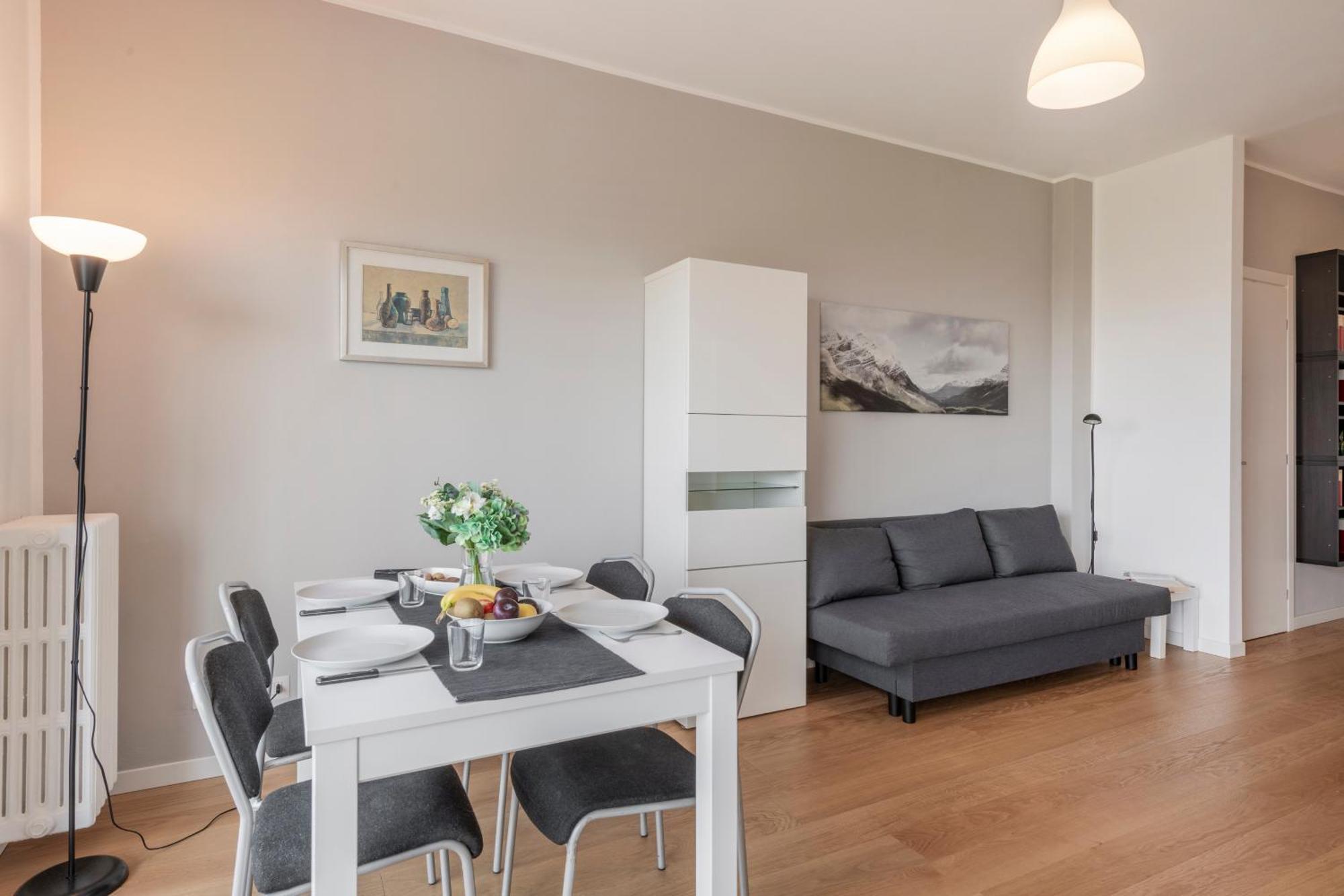 Omodeo, 19 - Ampio E Panoramico Lägenhet Milano Exteriör bild